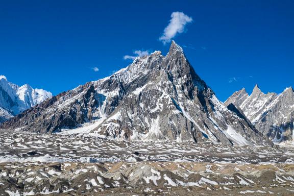 Trekking devant le  Mitre à Concordia sur le Baltoro