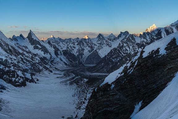 Acension lever de soleil au col du Gondoro Karakoram