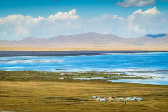 Randonnée sur les rives du lac Son Kul au pamir Kirghizistan