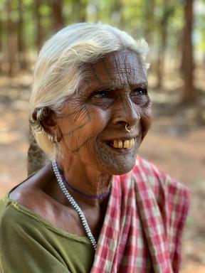 Trekking vers une femme du peuple desia kondh en Orissa