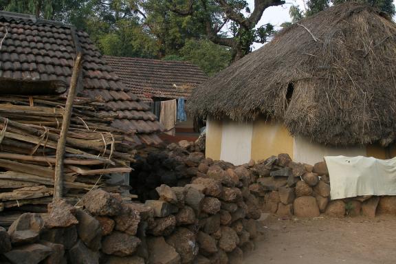 Trek vers une maison dans les collines de l'Orissa au centre-est de l'Inde