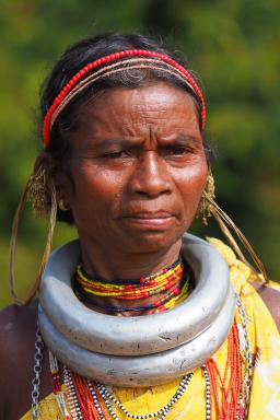 Trek vers une femme du peuple gadhaba en Orissa