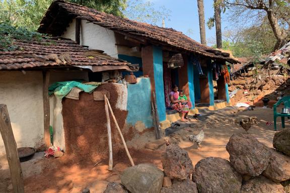 Trek vers une maison dans les collines de l'Orissa au centre-est de l'Inde