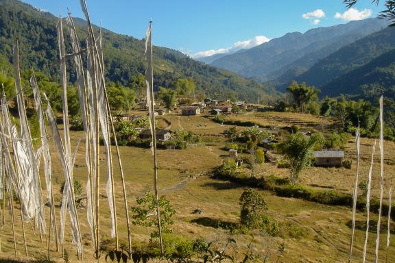 Trek vers un village monpa dans la région de Dirang en Arunachal Pradesh occidental