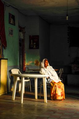 Rencontre d'une femme en repos au café  d'Asmara