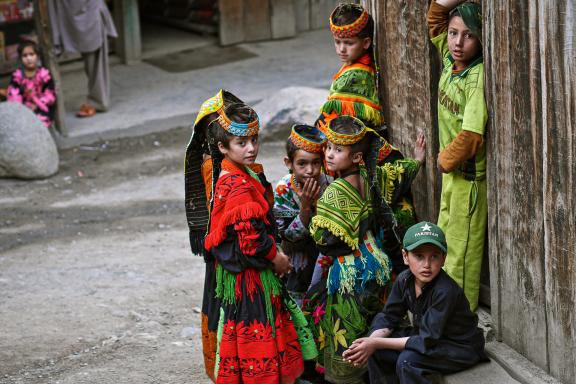 jeunes kalash vallée Rumbur au Pakistan