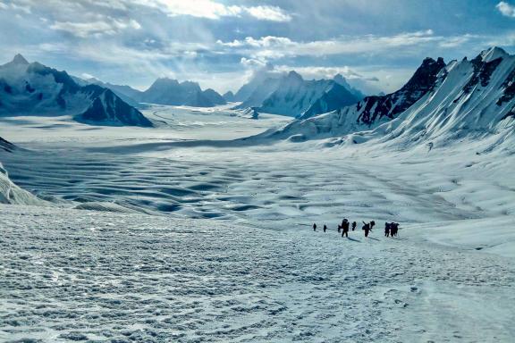 Trekking vers le Snow Lake sur glacier Hispar Biafo Himalaya