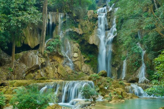 Trekking vers les chutes d'eau de Kuang Si au sud de Luang Prabang