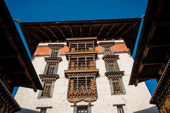 Paro Dzong during Tsechu festival in Bhutan. /// Dzong de Paro au Bhoutan.