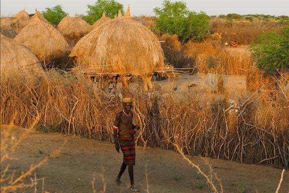 Randonnée vers un village Nyangaton de la vallée de l'Omo