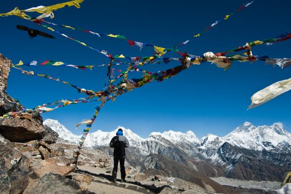 Le Renjo la à 5340 m et vue sur l’Everest et le Lhotse dans la région du Kumbhu au Népal