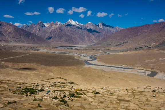 Vallée du Zanskar depuis le monastère de Tongde en Himalaya en Inde