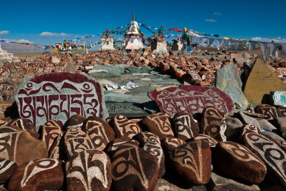 Monastère de Chiu près du lac Manasarovar au Tibet en Chine