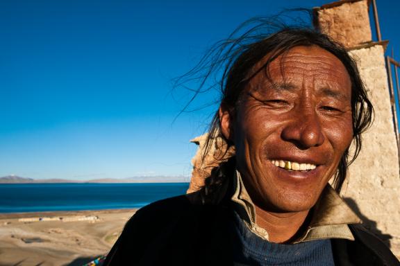 Monastère de Chiu près du lac Manasarovar au Tibet en Chine