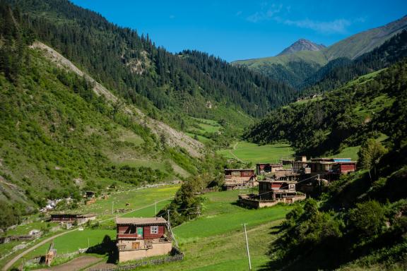 Village de Rongme pendant le trek  Manigango - Dzongsar au Tibet oriental en Chine