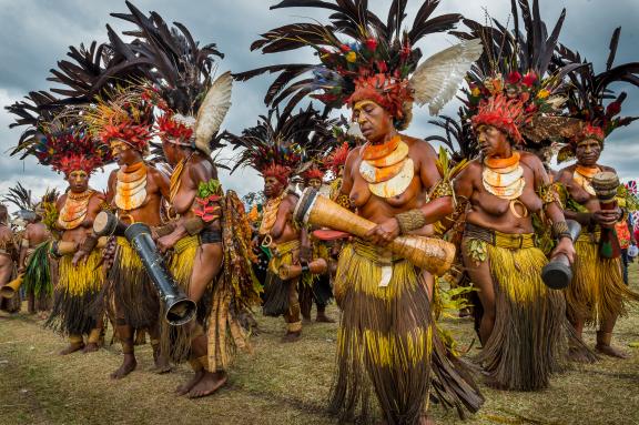 Trekking vers des papous simbu au Goroka Show dans les Highlands