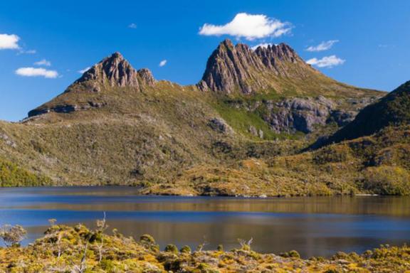 Randonnée à travers le parc de Cradle Mountain dans les montagnes de Tasmanie