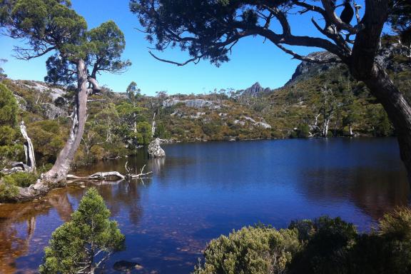 Randonnée vers un lac dans le parc national de Cradle Mountain