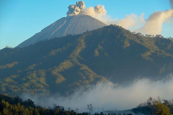 Trek vers le volcan Semeru dans la région de Malang