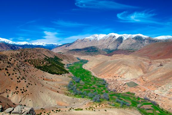 Trekking avec un panorama sur le M'Goun