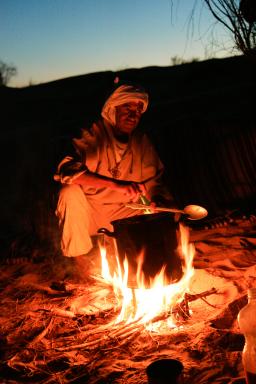 Voyage d'aventure et préparation du repas en Tunisie