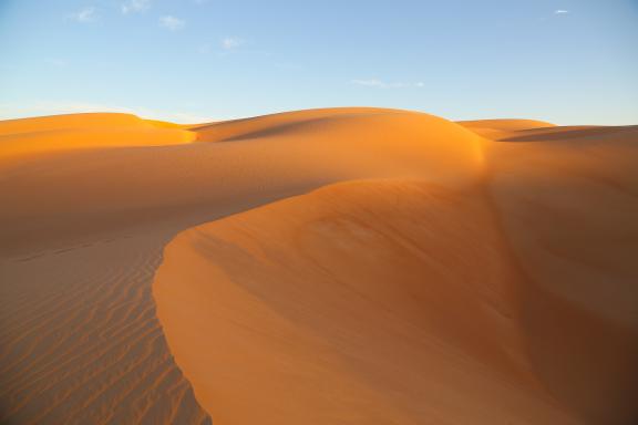 Trek et dune au lever de soleil de l'Adrar