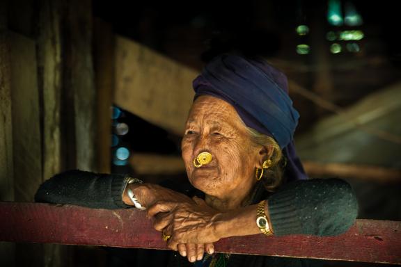 Femme Limbu au village de Mitlung dans la région du Kangchenjunga au Népal