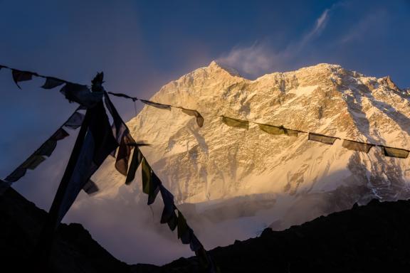 Le sommet du Makalu à 8463 m depuis le camp de base à 4820 m au Népal