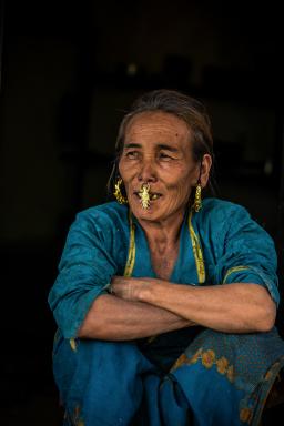 Femme de l’ethnie Rai au village de Simma dans la vallée d’Arun au Népal