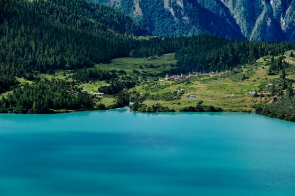 Lac de Phoksumdo au Dolpo au Népal