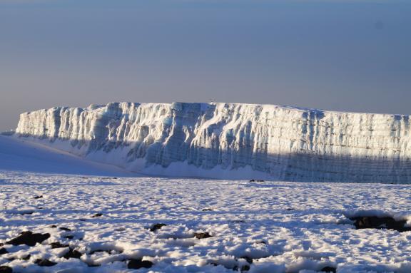 Environnement enneigé et ascension du Kilimandjaro