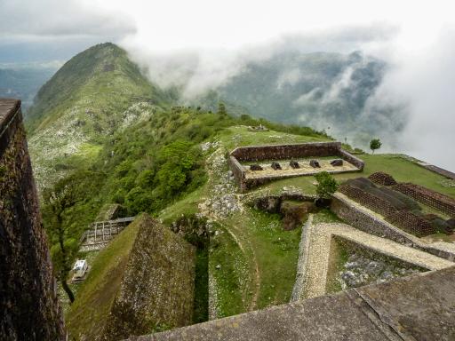 Randonnée vers la Citadelle La Gerrière près de