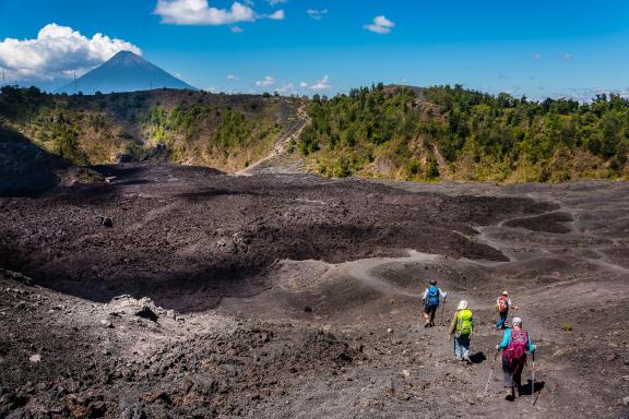 Le volcan Agua vu depuis le volcan Pacaya au Guatemala