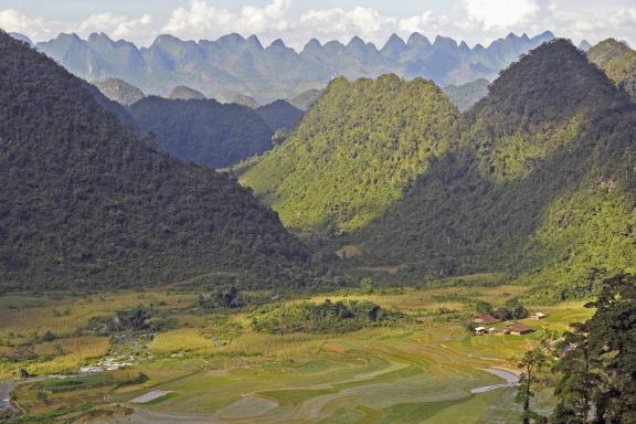 Trekking vers les massifs montagneux calcaires de Thong Nong et Mo Xat