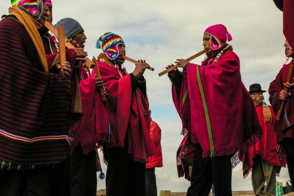 La cérémonie du solstice d'été à Tiwanacu en Bolivie