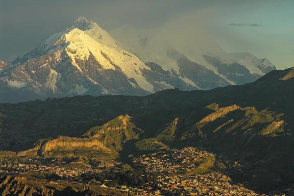 La Paz en Bolivie

En Bolivie ‡ La Paz  (3800m d'altitude) vu de Sopocachi tout prËs de la cordillËre des Andes et du sommet sacrÈ l'Illumani.

© David Ducoin
www.tribuducoin.com