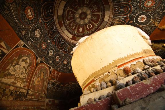 Grotte de Tashi Kabum près de Yara au Mustang au Népal