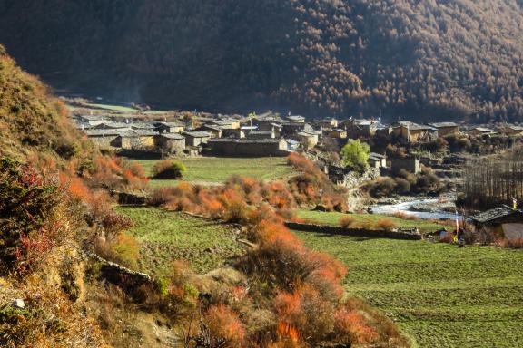 Trek dans la vallée de la Tsum dans la région du Manaslu au Népal