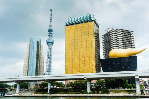 Découverte de la Flamme d'Or et la tour Sky Tree dans le quartier de Asakusa à Tokyo au Japon