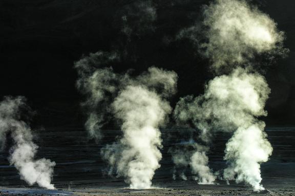 Geyser El tatio dans le désert d'Atacama au Chili