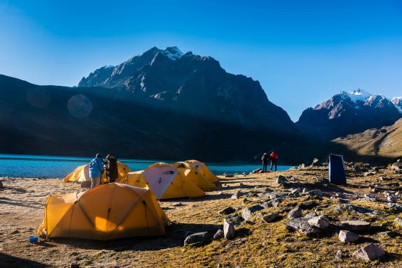 Lagune Singrinacocha pendant le trek de l’Ausangate au Pérou