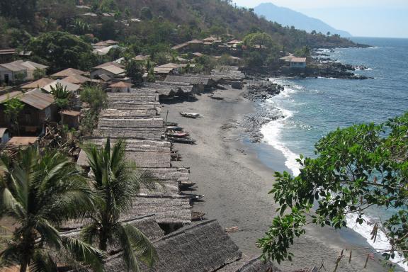 Randonnée vers le village de pêcheurs de Lamalera sur l'île de Lembata