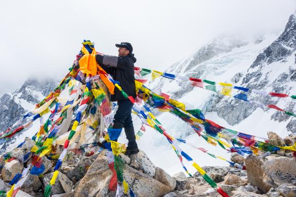 Montée du Larkye pass à 5135 m sur le tour du Manaslu au Népal