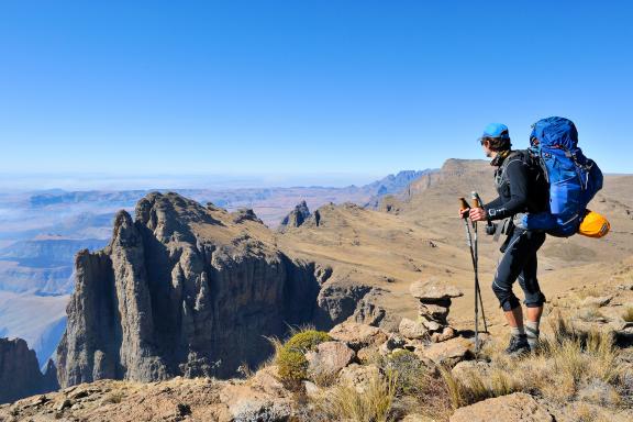 Voyage et vue sur la crète du Drakensberg en Afrique du sud