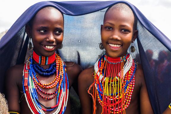 Rencontre avec des jeunes filles Arbore près du Lac Stéphanie