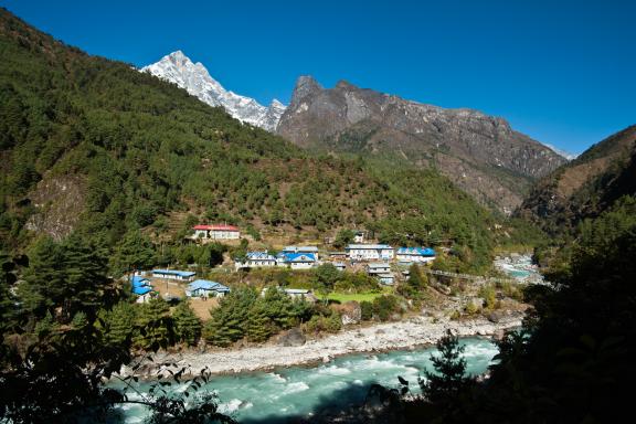 La rivière Dudh Kosi Nadi à Phakding dans la région de l’Everest au Népal