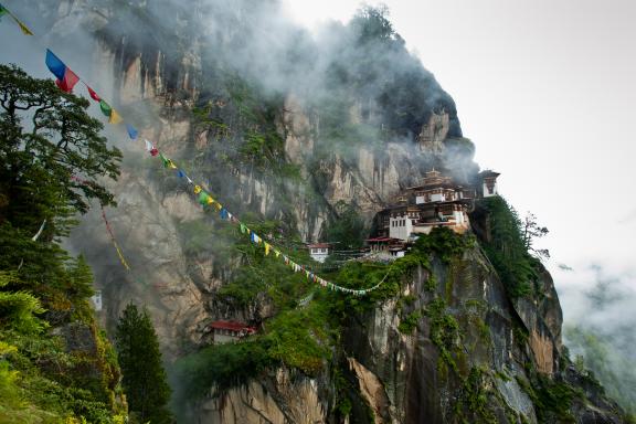 Marche vers le monastère de Taktsang ou la tanière du tigre près de Paro au Bhoutan