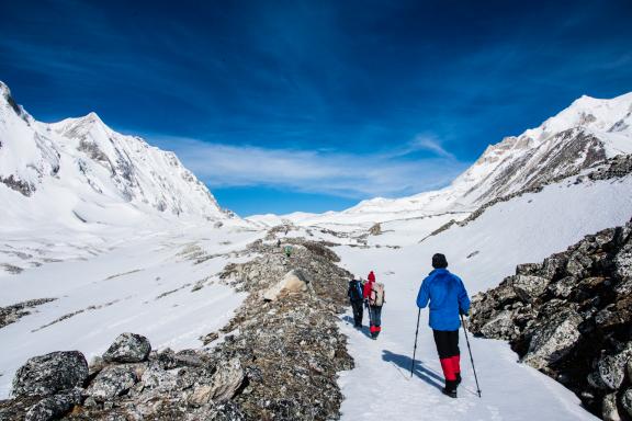 Montée du Larkye pass à 5135 m sur le tour du Manaslu au