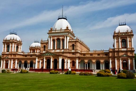 Voyage d'aventure et découverte du palace Noor Mahal à Bahawalpur au Pakistan