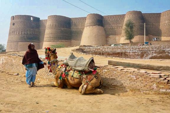 Voyage d'aventure vers le fort de Derawar dans le sud du Pakistan